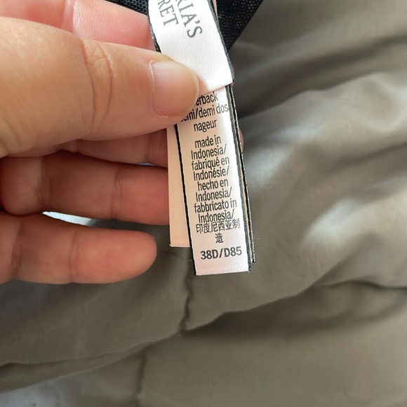 Black Victoria Secrets Bra - Picture 3 of 3